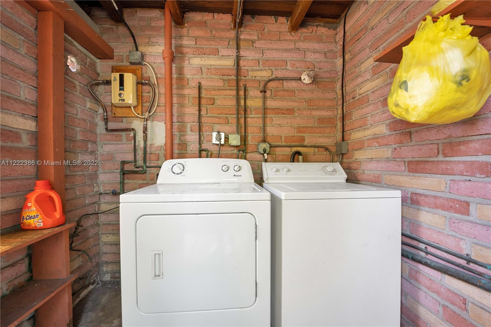 830 East 18th Street Hialeah, FL 33013 - Photo 15 of 37 a utility room with dryer and washer