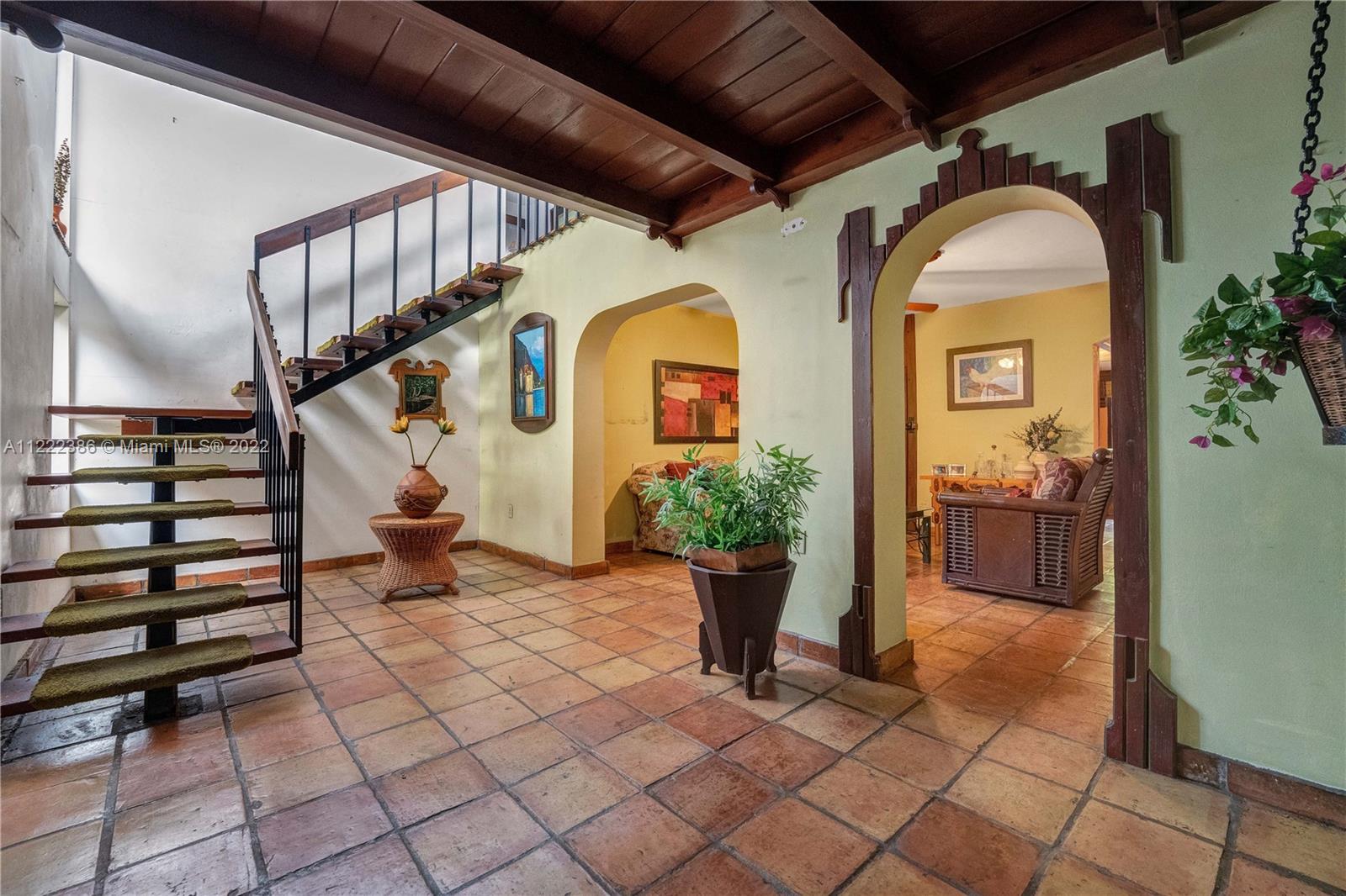830 East 18th Street Hialeah, FL 33013 - Photo 4 of 37 a view of a interior of the house