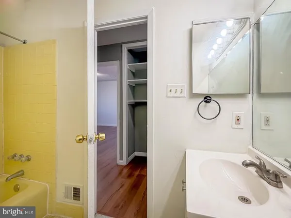 $198,900 | 3850 Woodhaven Road, Unit 901, Philadelphia, PA 19154