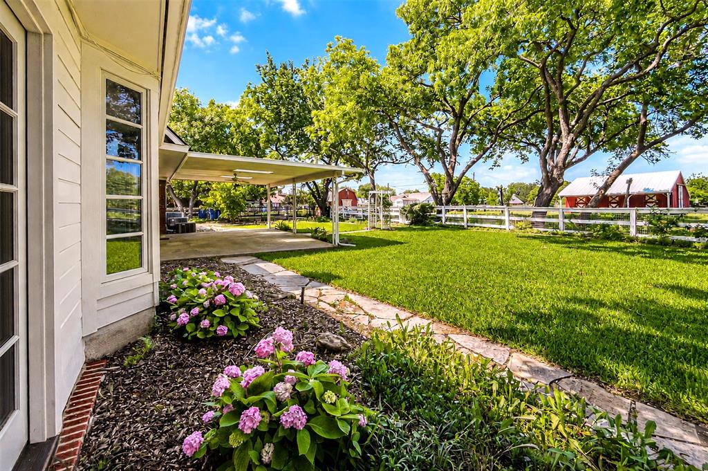 9310 Merritt Road Rowlett, TX 75089 - Photo 26 of 40 a view of a garden with flowers and trees
