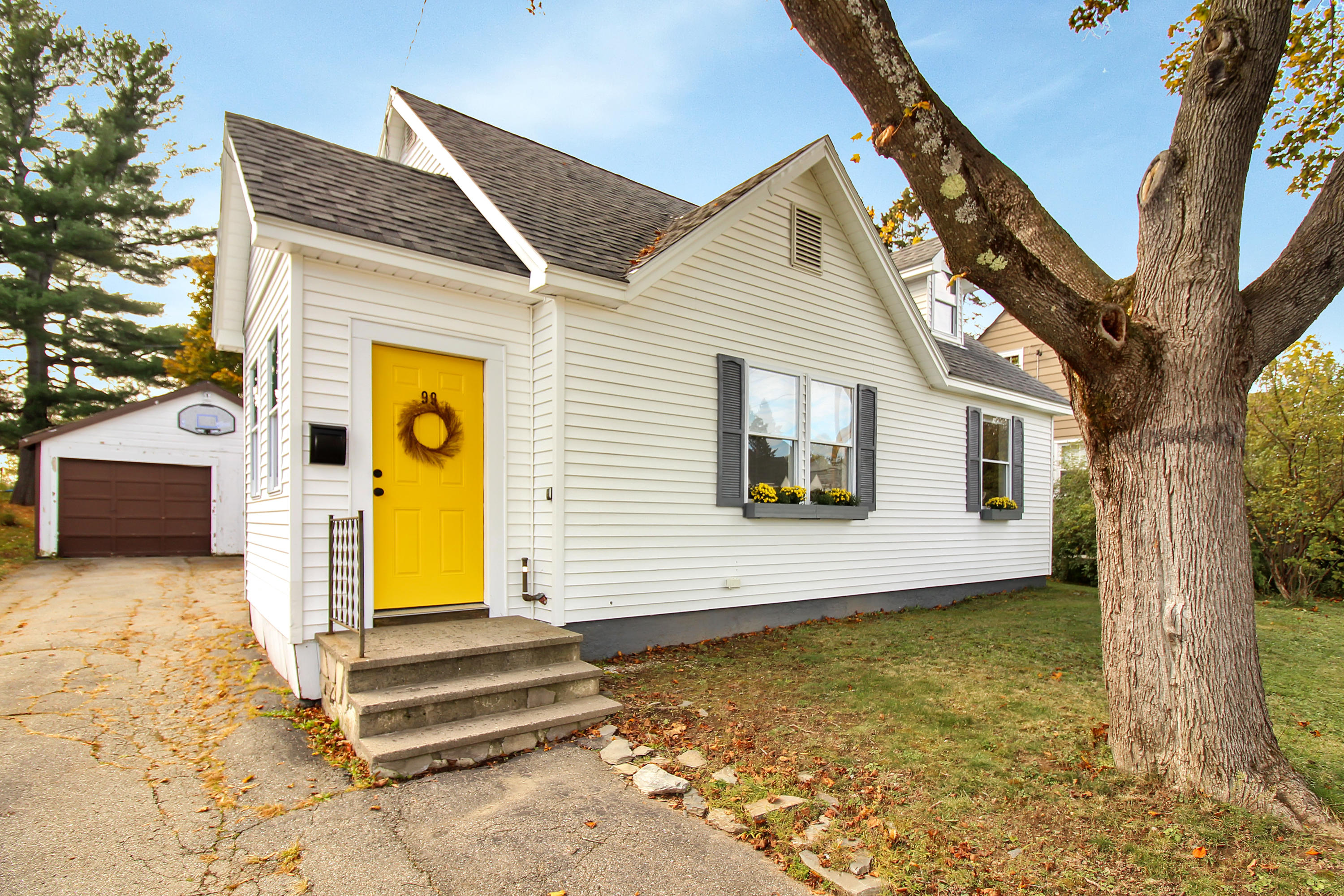 99 Crestmont Road Bangor, ME 04401 - Photo 2 of 33 99 Crestmont main
