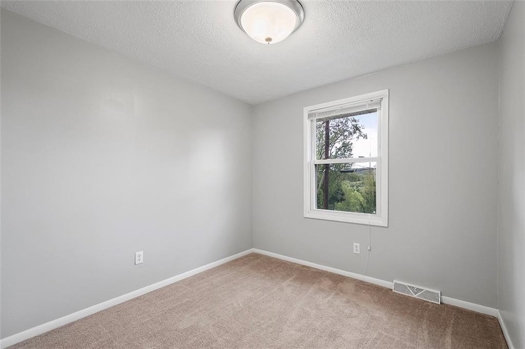 200 Oak Street Manor, PA 15665 - Photo 26 of 32 Gallery Image 26