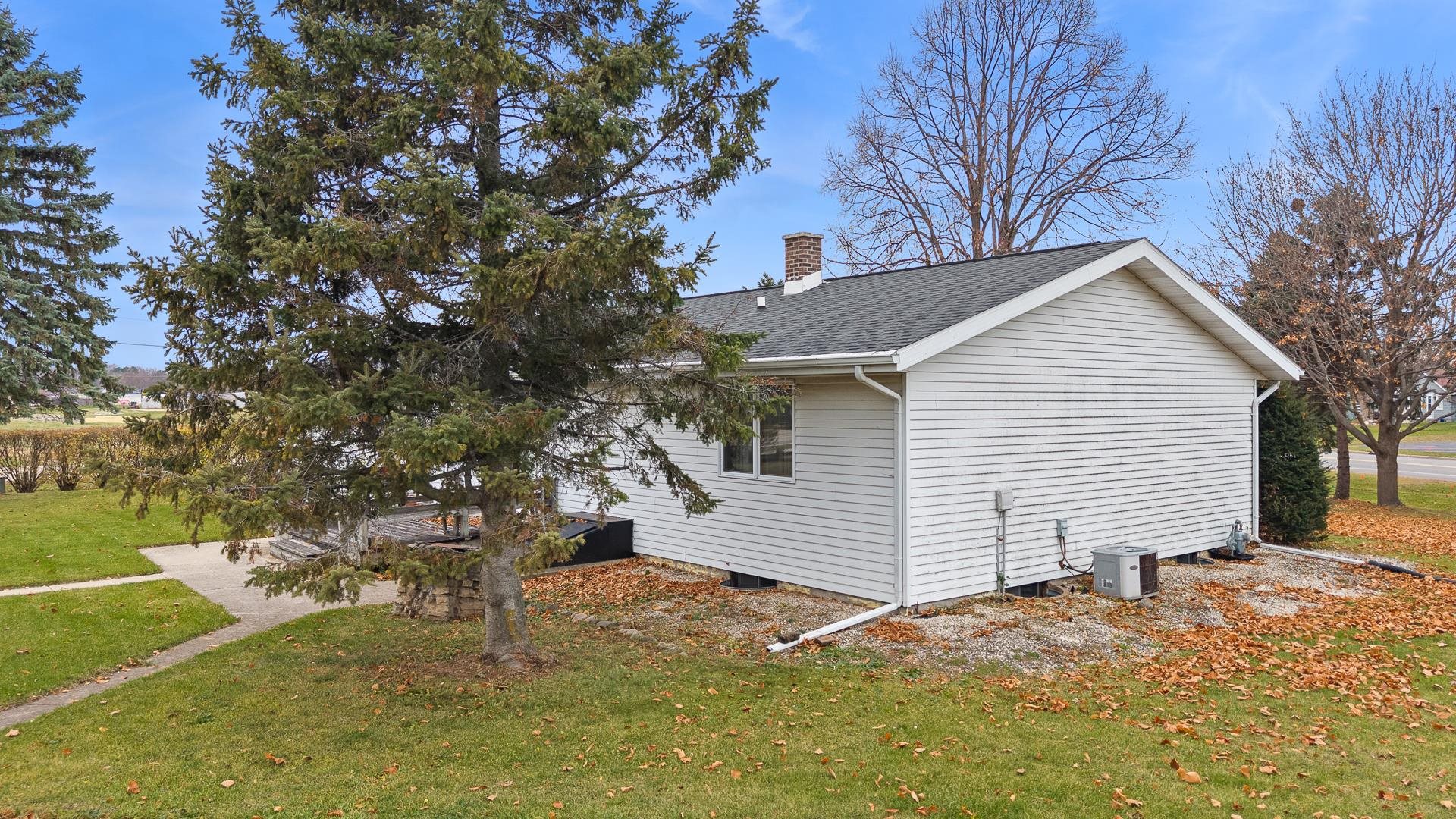 1015 East High Street Milton, WI 53563 - Photo 8 of 27