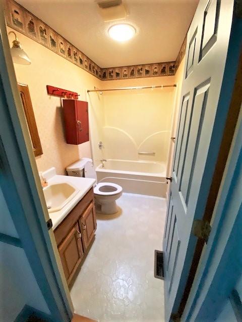63 Upper Meadows Road Sparta, TN 38583 - Photo 11 of 17 Bath Rm