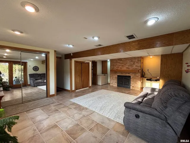 $320,000 | 61 West Timberline Drive, Bluegrass, IA 52726