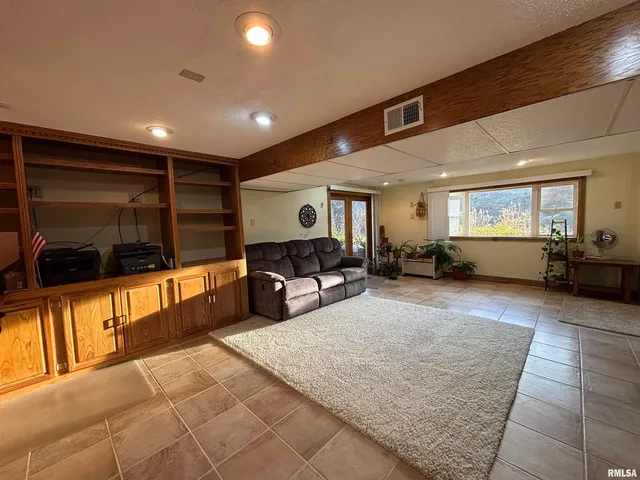 $320,000 | 61 West Timberline Drive, Bluegrass, IA 52726