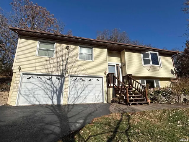$320,000 | 61 West Timberline Drive, Bluegrass, IA 52726