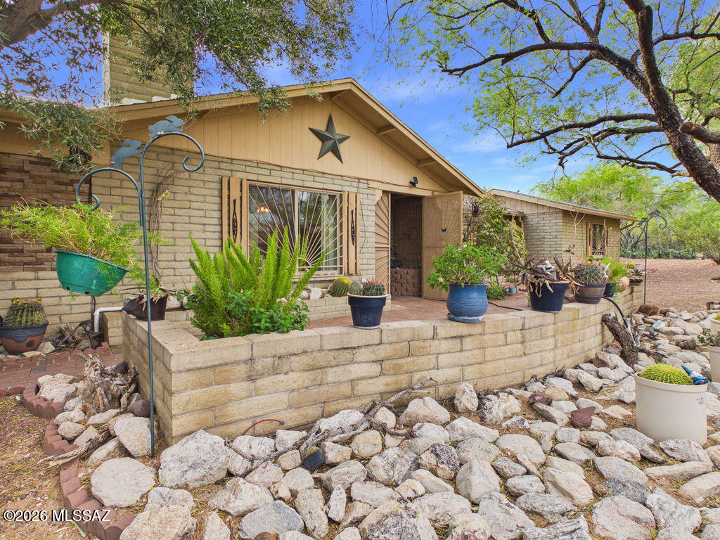 4251 North Wolford Road Tucson, AZ 85749 - Photo 2 of 36