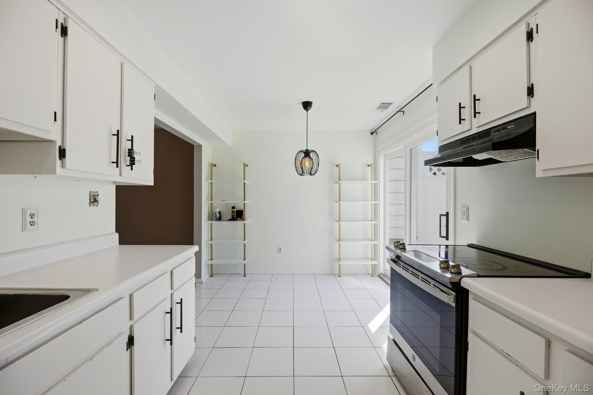 276 Temple Hill Road, Unit 303 New Windsor, NY 12553 - Photo 4 of 25