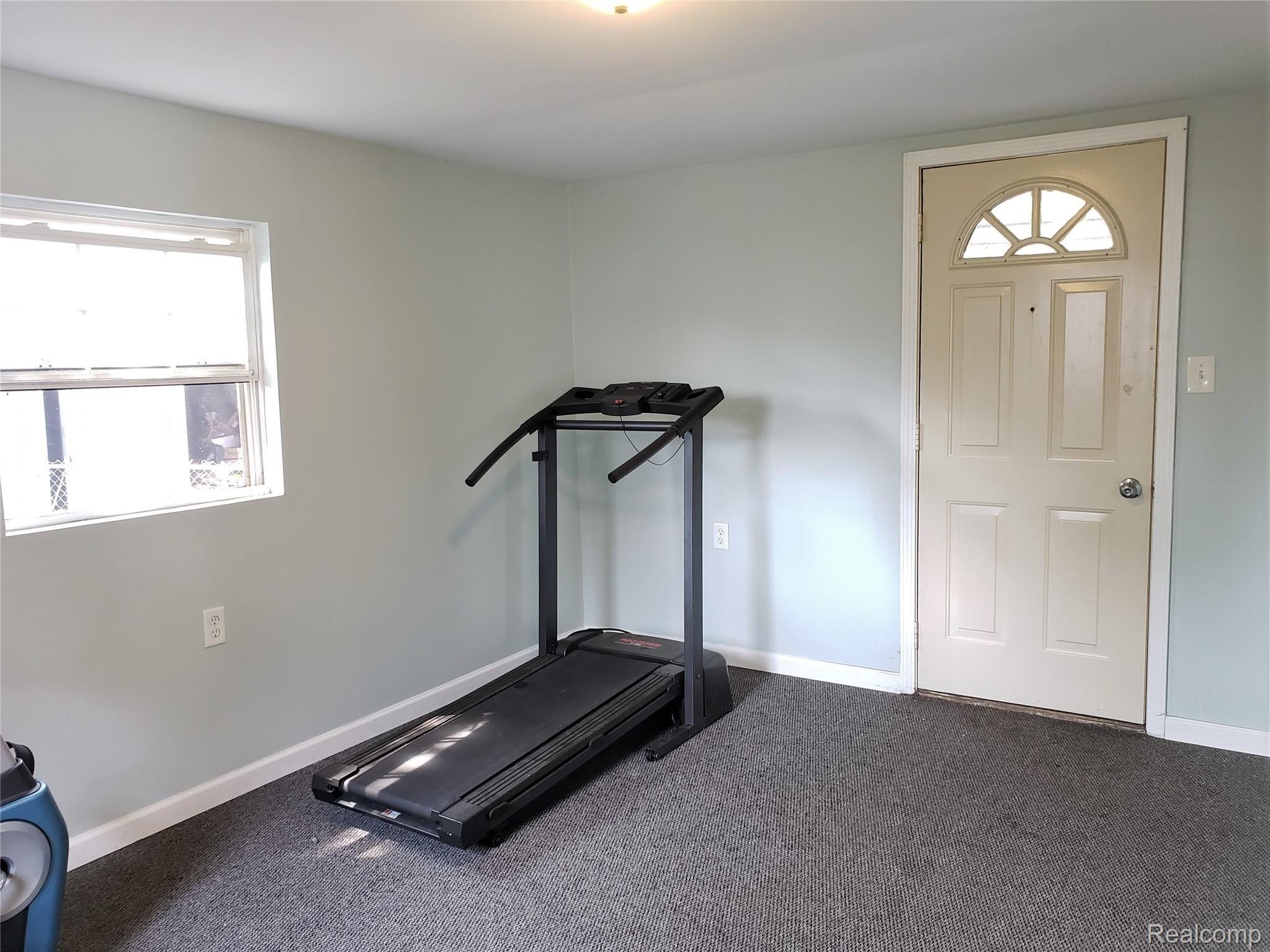 84 Chestnut Street River Rouge, MI 48218 - Photo 17 of 38 Bonus Room_02.jpg