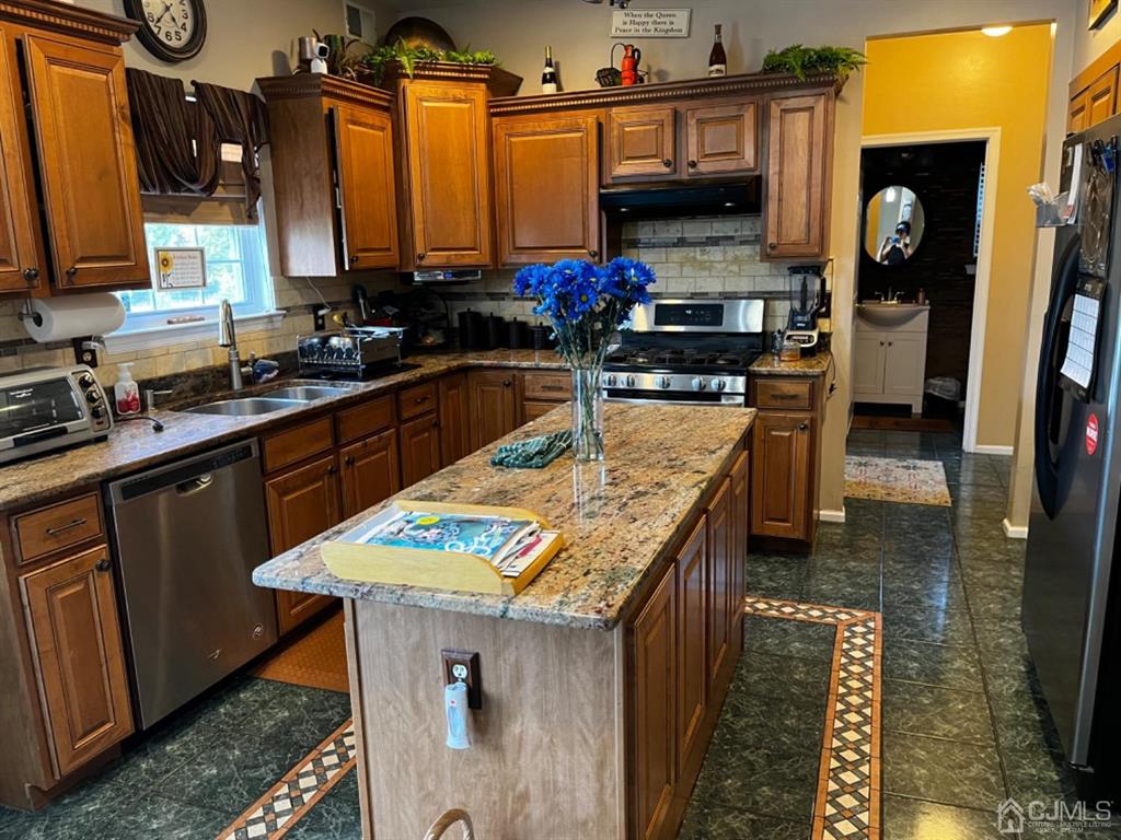 8 Hageman Road Somerset, NJ 08873 - Photo 18 of 59 Kitchen with Center Island