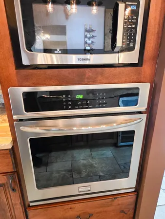 $349,500 | 521 North Locust Street, Flora, IL 62839