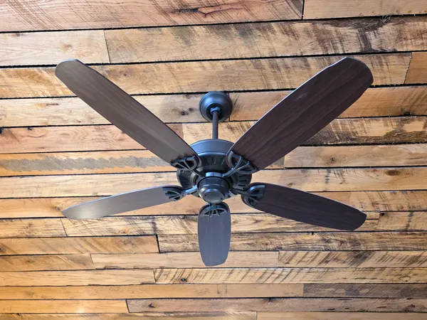 $349,500 | 521 North Locust Street, Flora, IL 62839