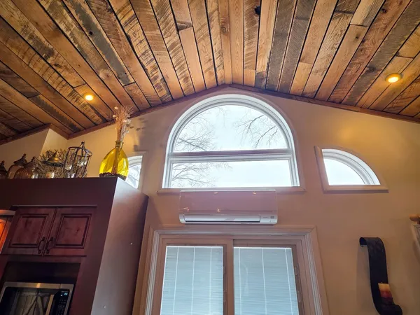 $349,500 | 521 North Locust Street, Flora, IL 62839