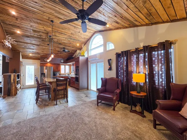 $349,500 | 521 North Locust Street, Flora, IL 62839