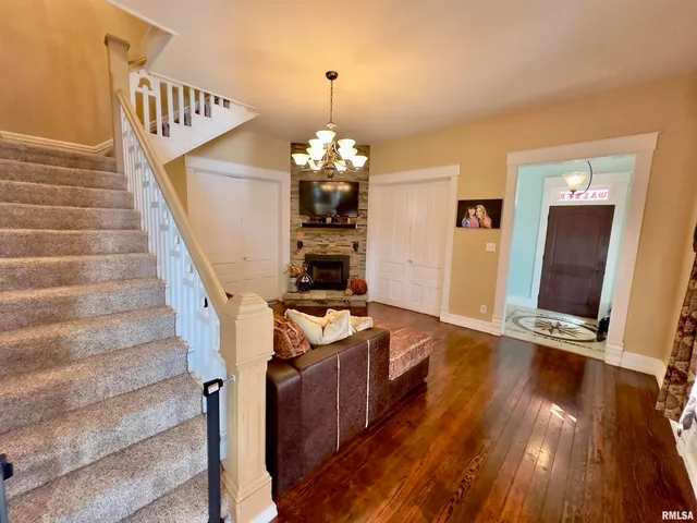 $375,000 | 521 North Locust Street, Flora, IL 62839