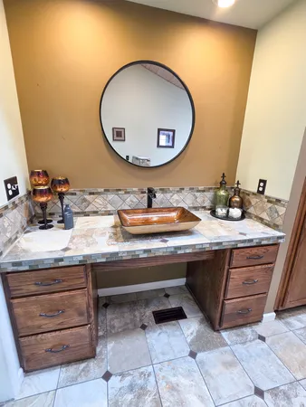 $349,500 | 521 North Locust Street, Flora, IL 62839