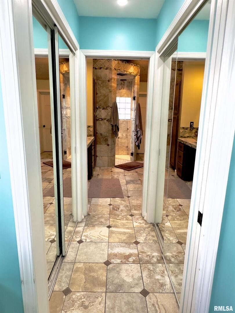 521 North Locust Street Flora, IL 62839 - Photo 66 of 100