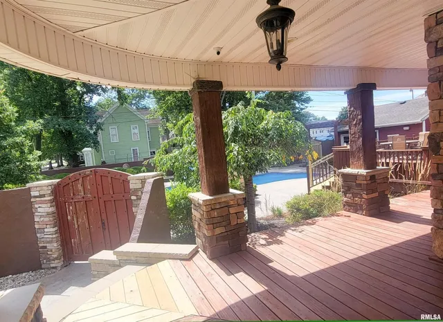 $375,000 | 521 North Locust Street, Flora, IL 62839