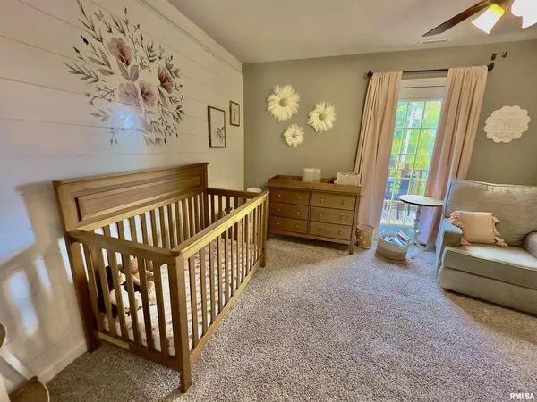 $349,500 | 521 North Locust Street, Flora, IL 62839