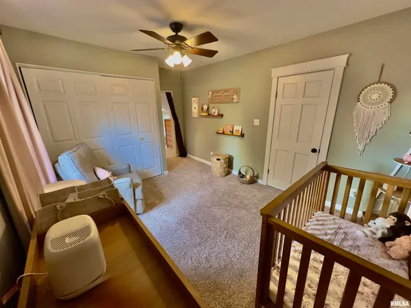 $349,500 | 521 North Locust Street, Flora, IL 62839