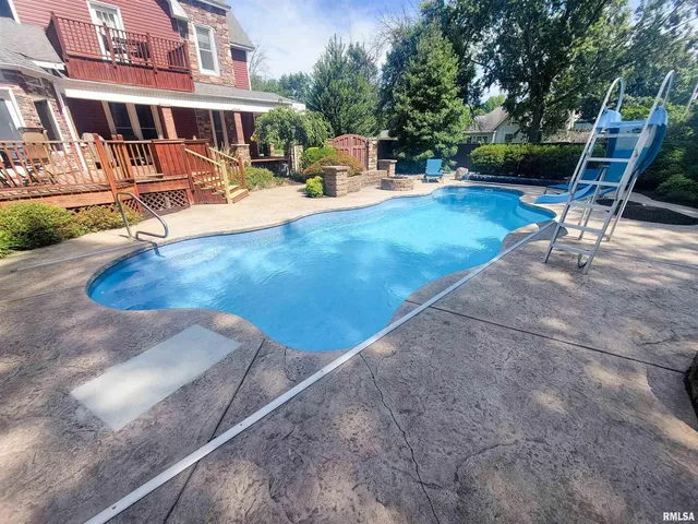 $375,000 | 521 North Locust Street, Flora, IL 62839