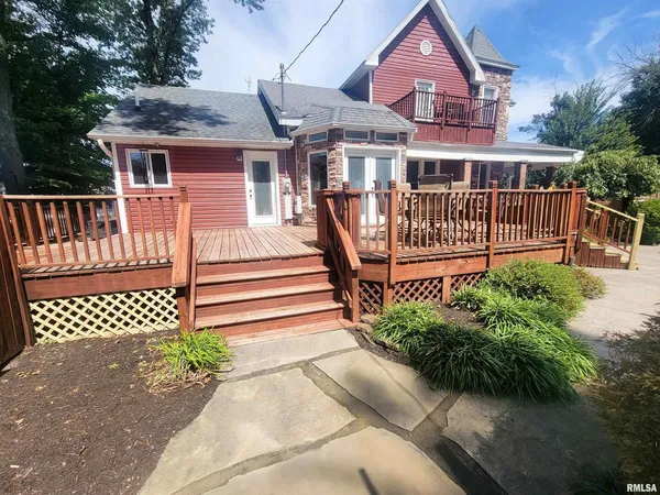 $349,500 | 521 North Locust Street, Flora, IL 62839
