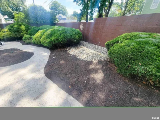 $375,000 | 521 North Locust Street, Flora, IL 62839