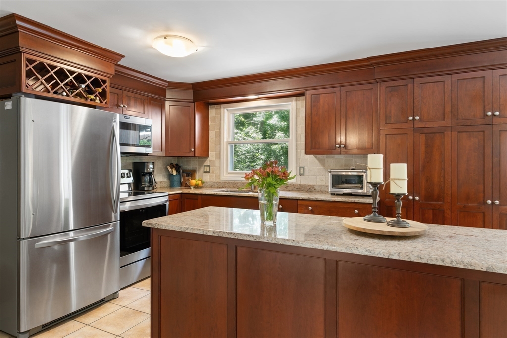 77 Locust Street Freetown, MA 02702 - Photo 12 of 37