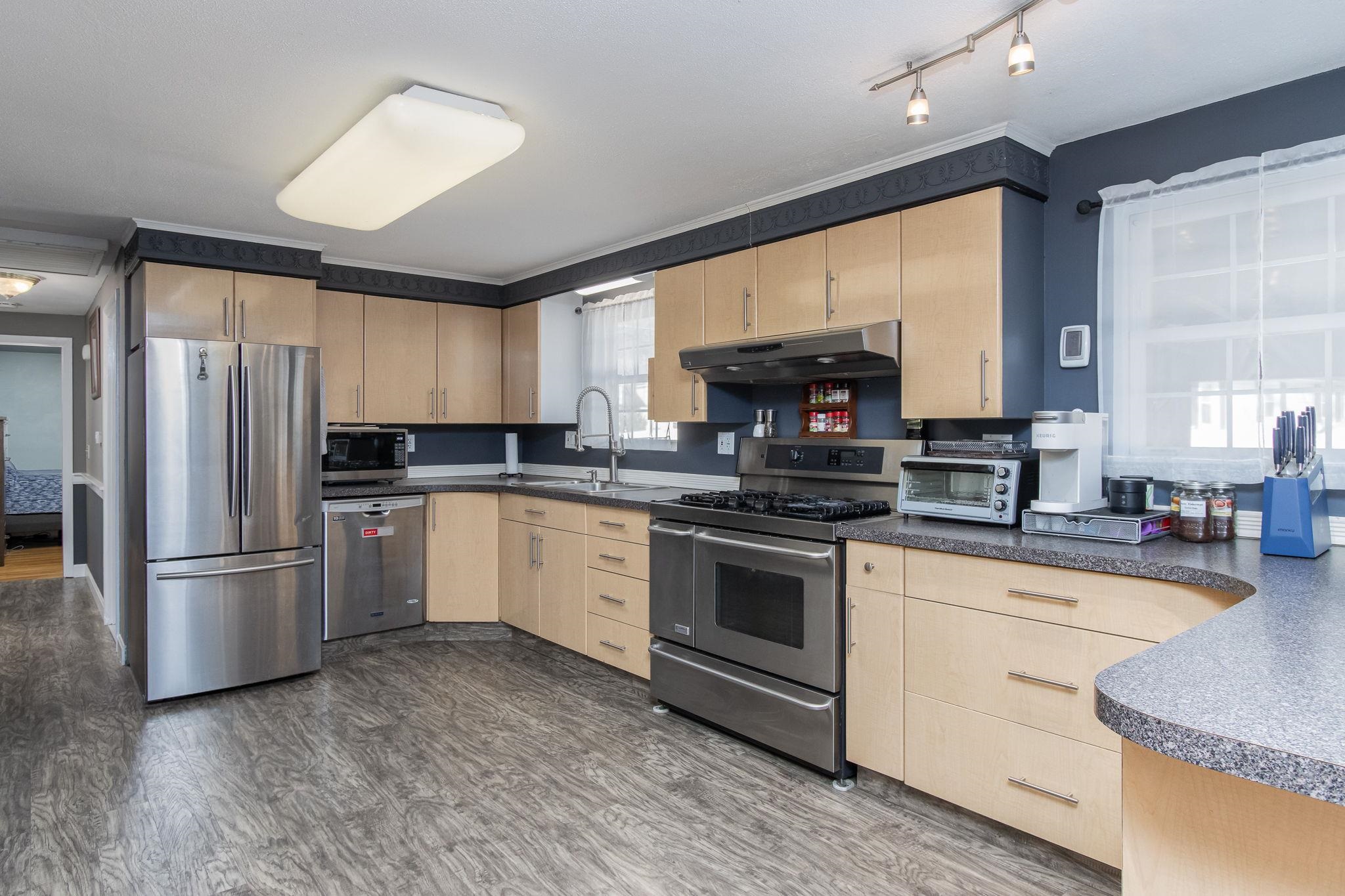 2 Denise Street Nashua, NH 03063 - Photo 12 of 54