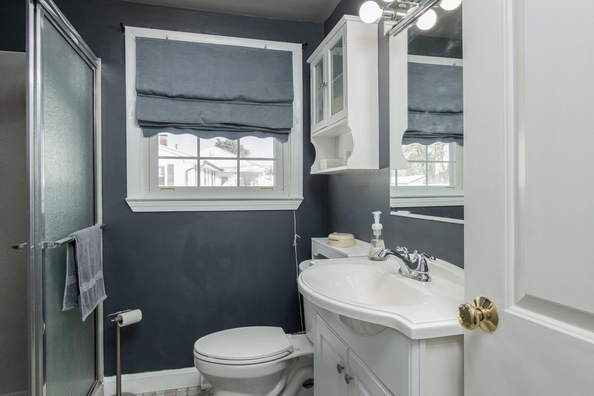 2 Denise Street Nashua, NH 03063 - Photo 16 of 54