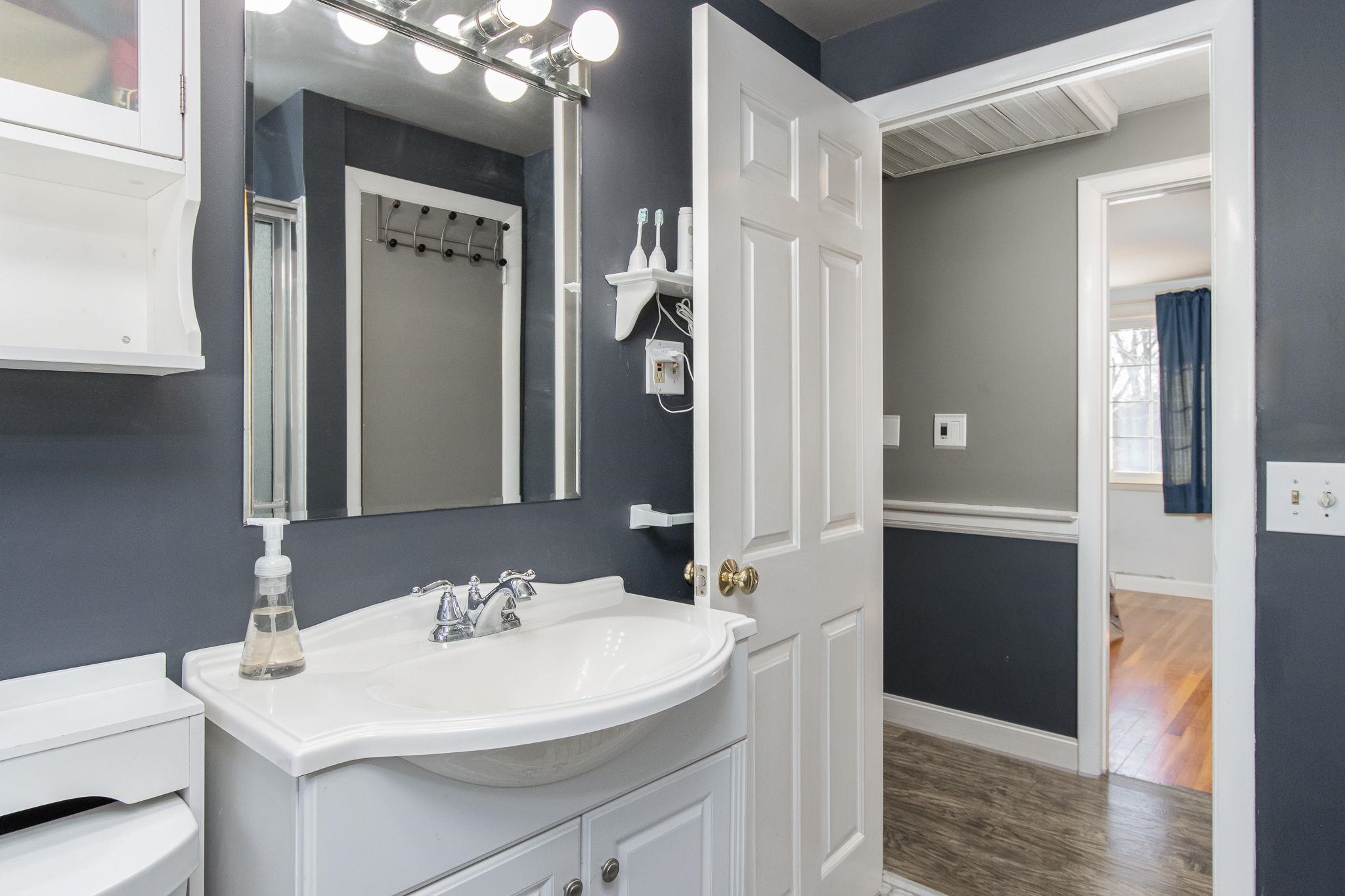 2 Denise Street Nashua, NH 03063 - Photo 17 of 54