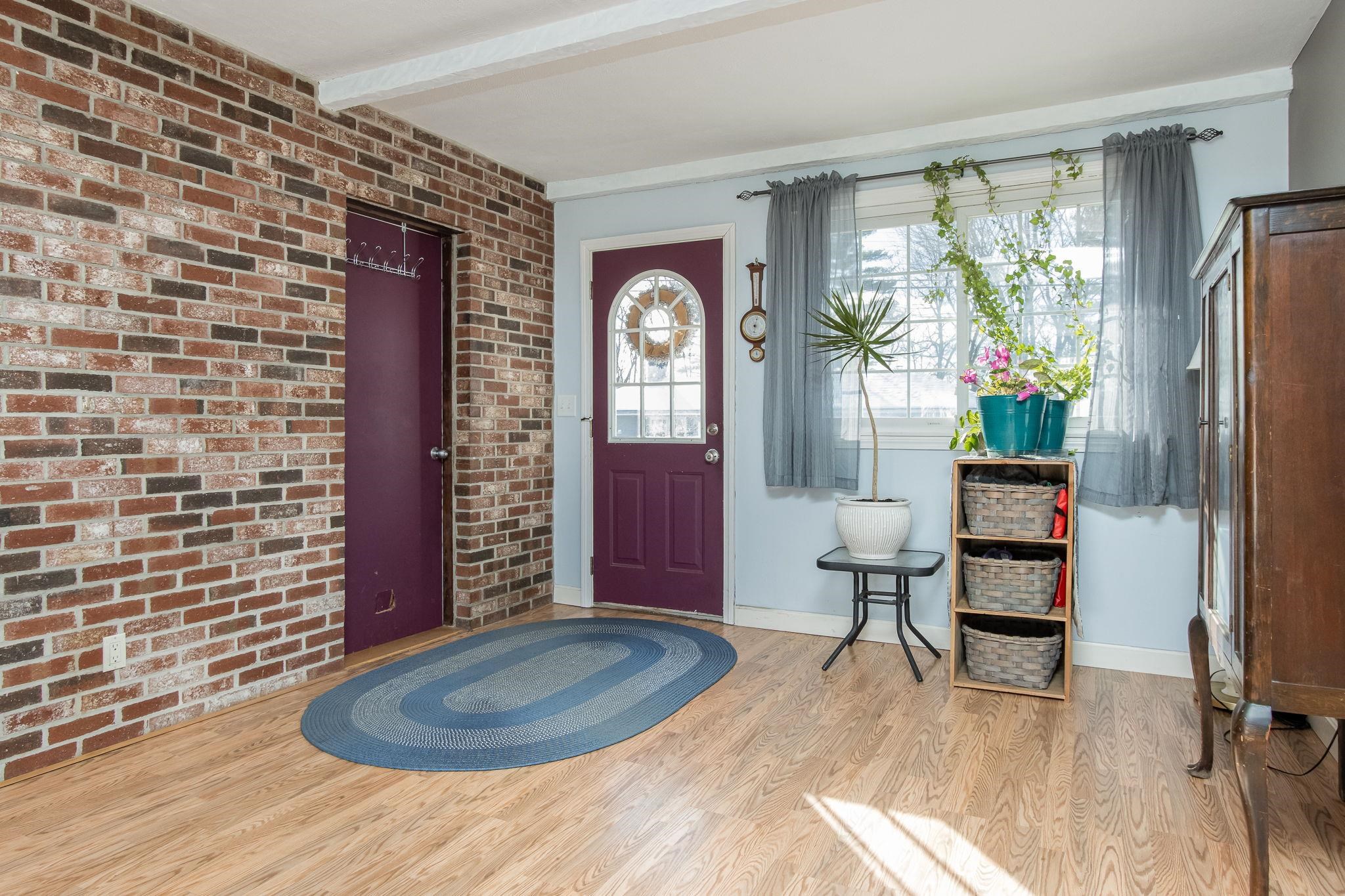 2 Denise Street Nashua, NH 03063 - Photo 5 of 54