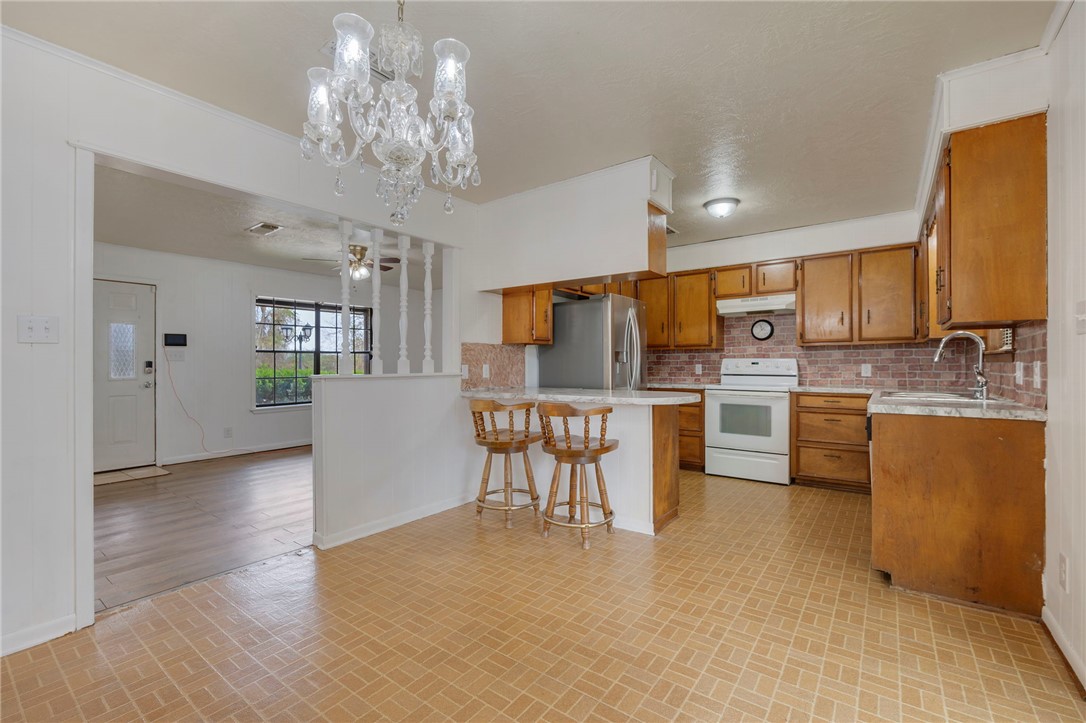 919 North Hull Street Caldwell, TX 77836 - Photo 8 of 31