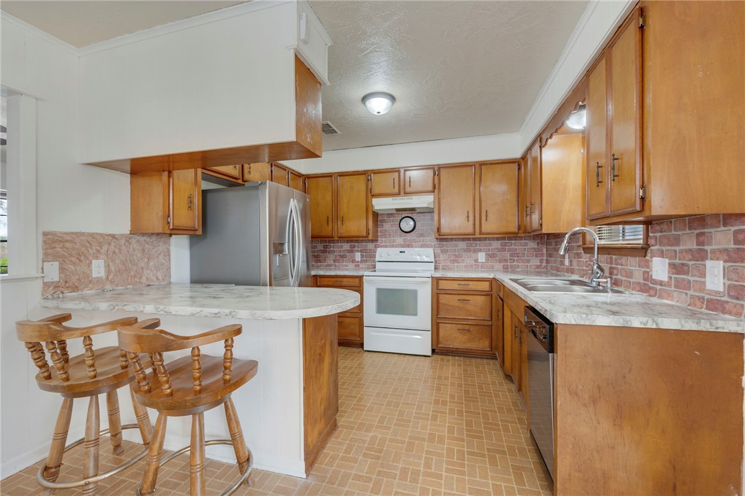 919 North Hull Street Caldwell, TX 77836 - Photo 9 of 31