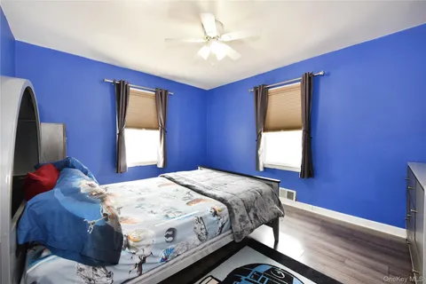 $699,999 | 916 Center Drive, Franklin Square, NY 11010
