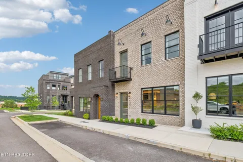 $725,000 | 9835 Clingmans Dome Drive, Knoxville, TN 37922