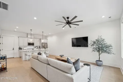 $725,000 | 9835 Clingmans Dome Drive, Knoxville, TN 37922