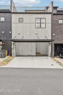 $725,000 | 9835 Clingmans Dome Drive, Knoxville, TN 37922