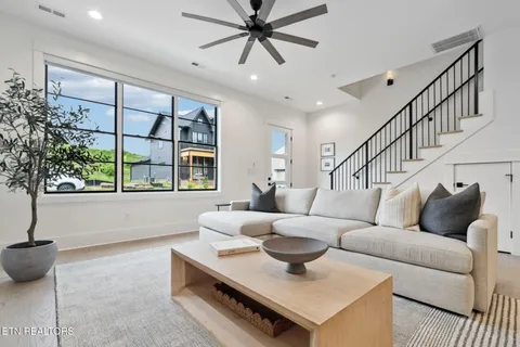 $725,000 | 9835 Clingmans Dome Drive, Knoxville, TN 37922