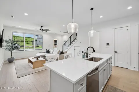 $725,000 | 9835 Clingmans Dome Drive, Knoxville, TN 37922