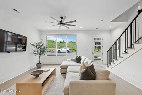 $725,000 | 9835 Clingmans Dome Drive, Knoxville, TN 37922