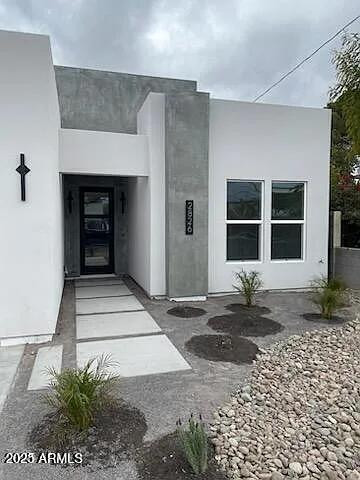 2826 North 28th Place Phoenix, AZ 85008 - Photo 2 of 8 a front view of a house