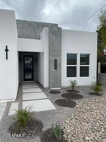 2826 North 28th Place Phoenix, AZ 85008 - Photo 2 of 8 a front view of a house