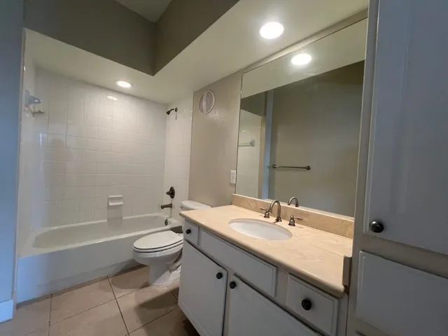 $1,750 | 7701 Rialto Boulevard, Unit 1232, Austin, TX 78735