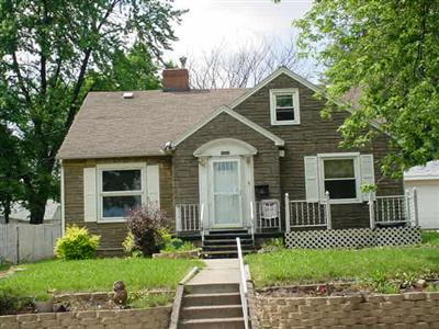 2212 Iowa Avenue Clinton, IA 52732 - Photo 1 of 1