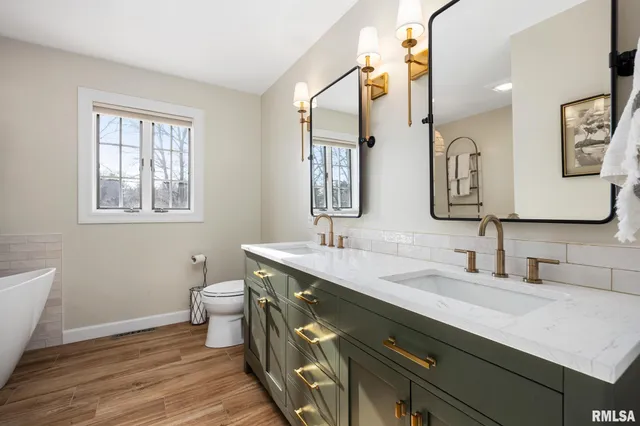 $409,000 | 313 East White Oak Court, East Peoria, IL 61611