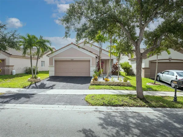 $4,250 | 1524 Canary Island Drive, Fort Lauderdale, FL 33327