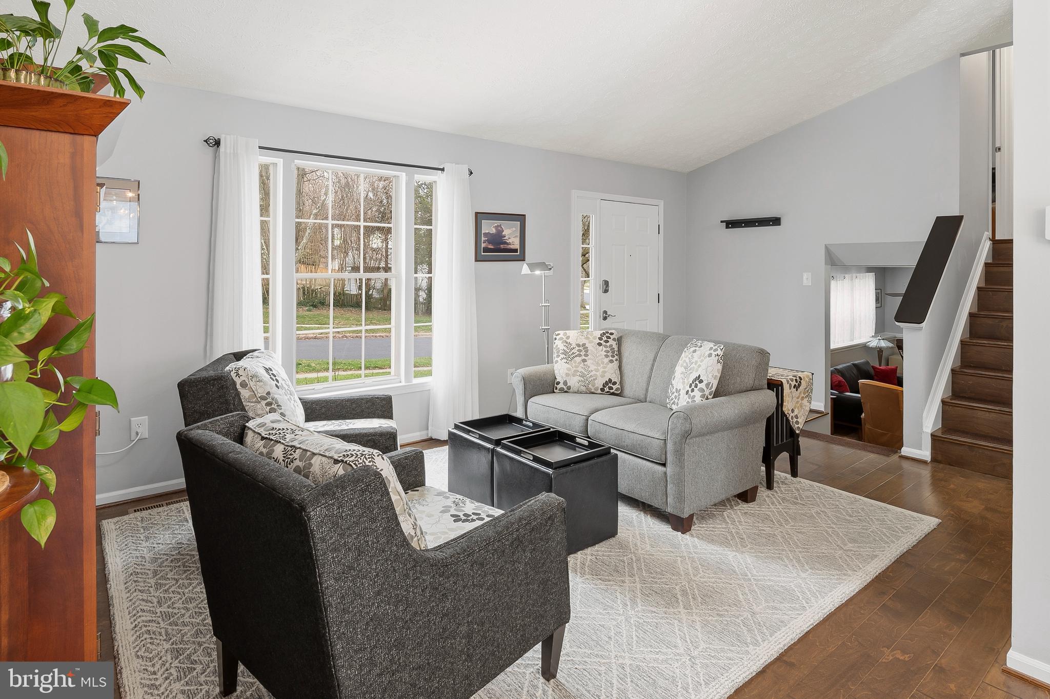 864 Snow Valley Lane Odenton, MD 21113 - Photo 5 of 42 Living Room