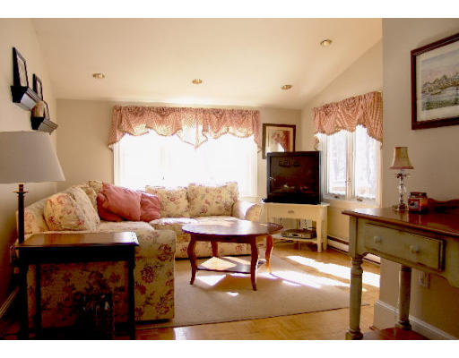 21 Merrymount Road Hingham, MA 02043 - Photo 5 of 9 Gallery Image 5